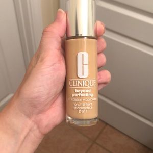 Clinique Beyond Perfecting Foundation + Concealer